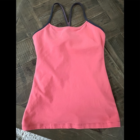 Lululemon workout top - Picture 1 of 3